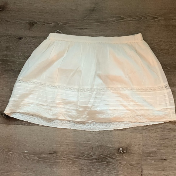 White lace skirt from Urban Outfitters - Picture 1 of 4